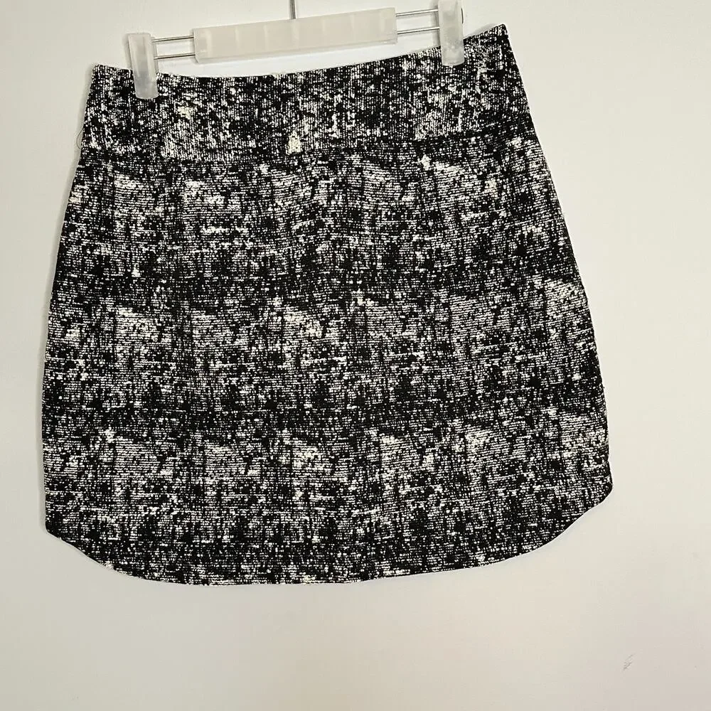 Banana Republic Tweed Mini Skirt Womens Size 12 Black White Curved Hem Lined